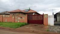 Front View of property in The Orchards