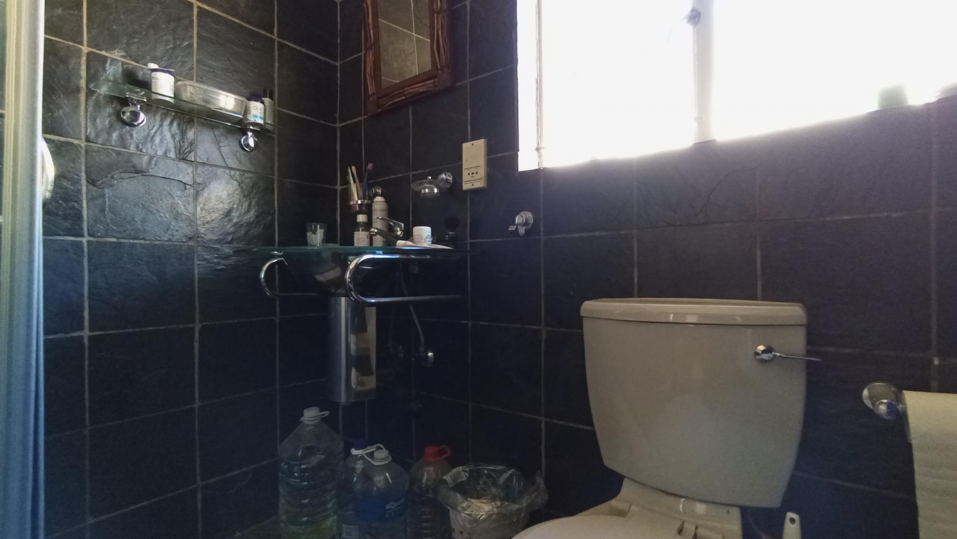 Main Bathroom - 6 square meters of property in Witkoppen