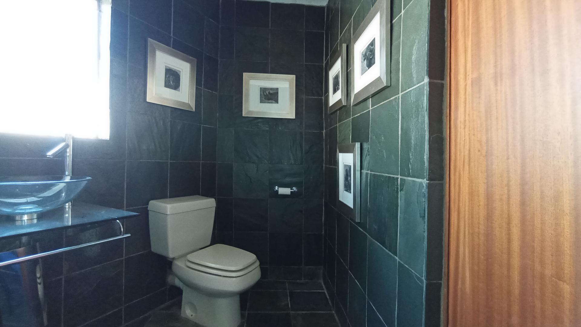 Bathroom 1 - 9 square meters of property in Witkoppen