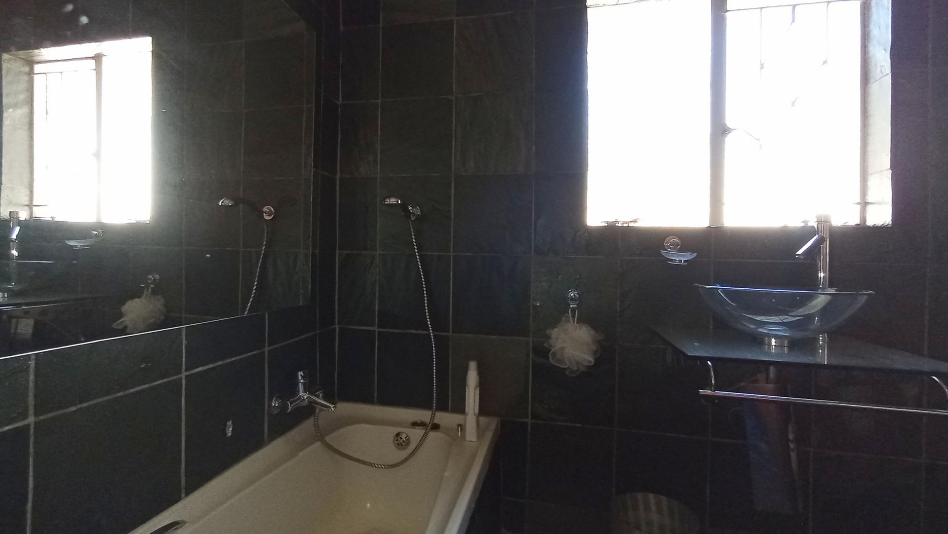 Bathroom 1 - 9 square meters of property in Witkoppen