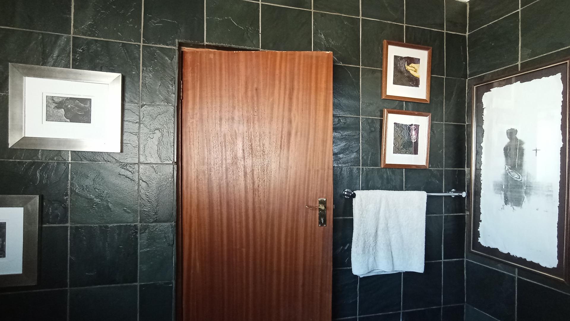 Bathroom 1 - 9 square meters of property in Witkoppen