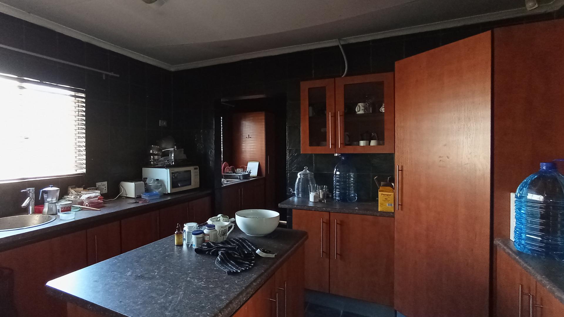 Kitchen - 19 square meters of property in Witkoppen