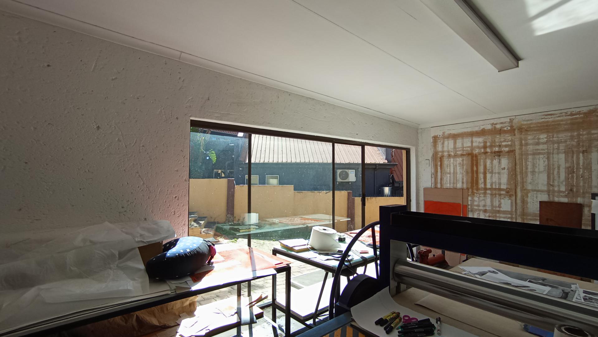 Spaces - 185 square meters of property in Witkoppen