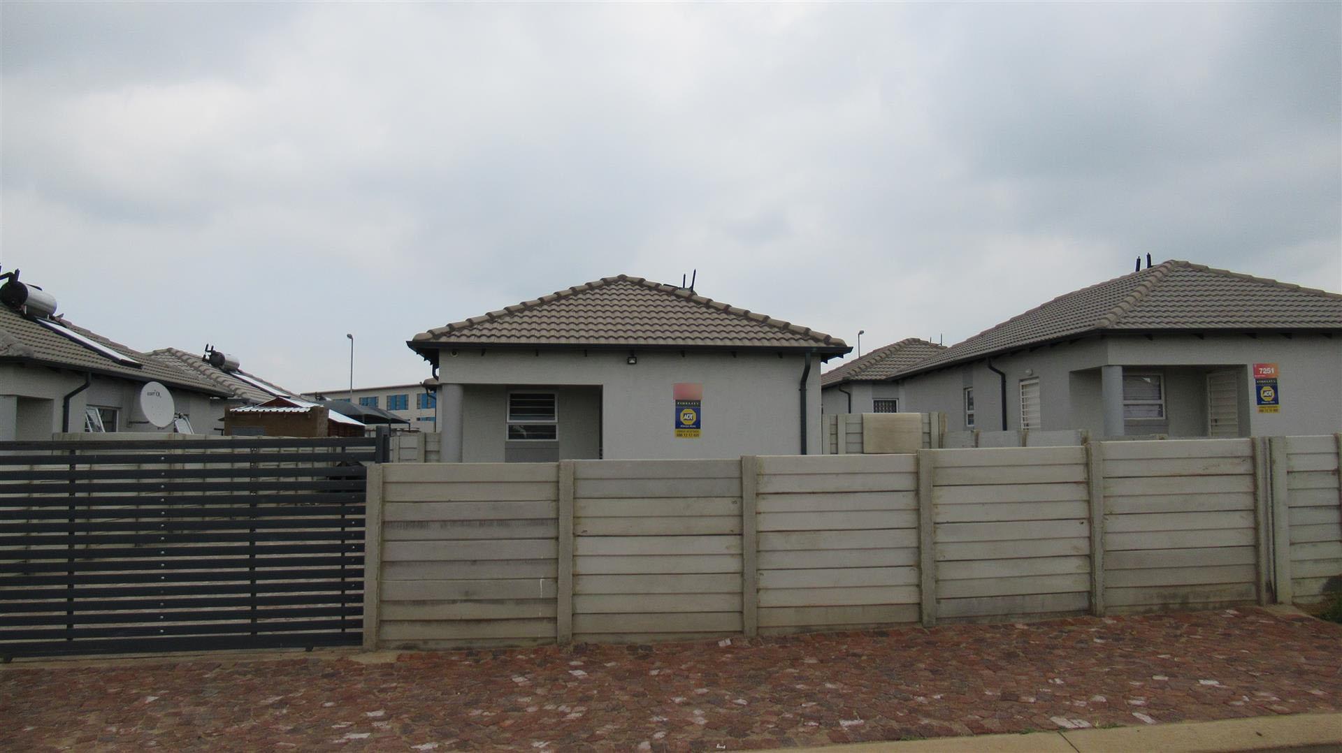 Front View of property in Crystal Park