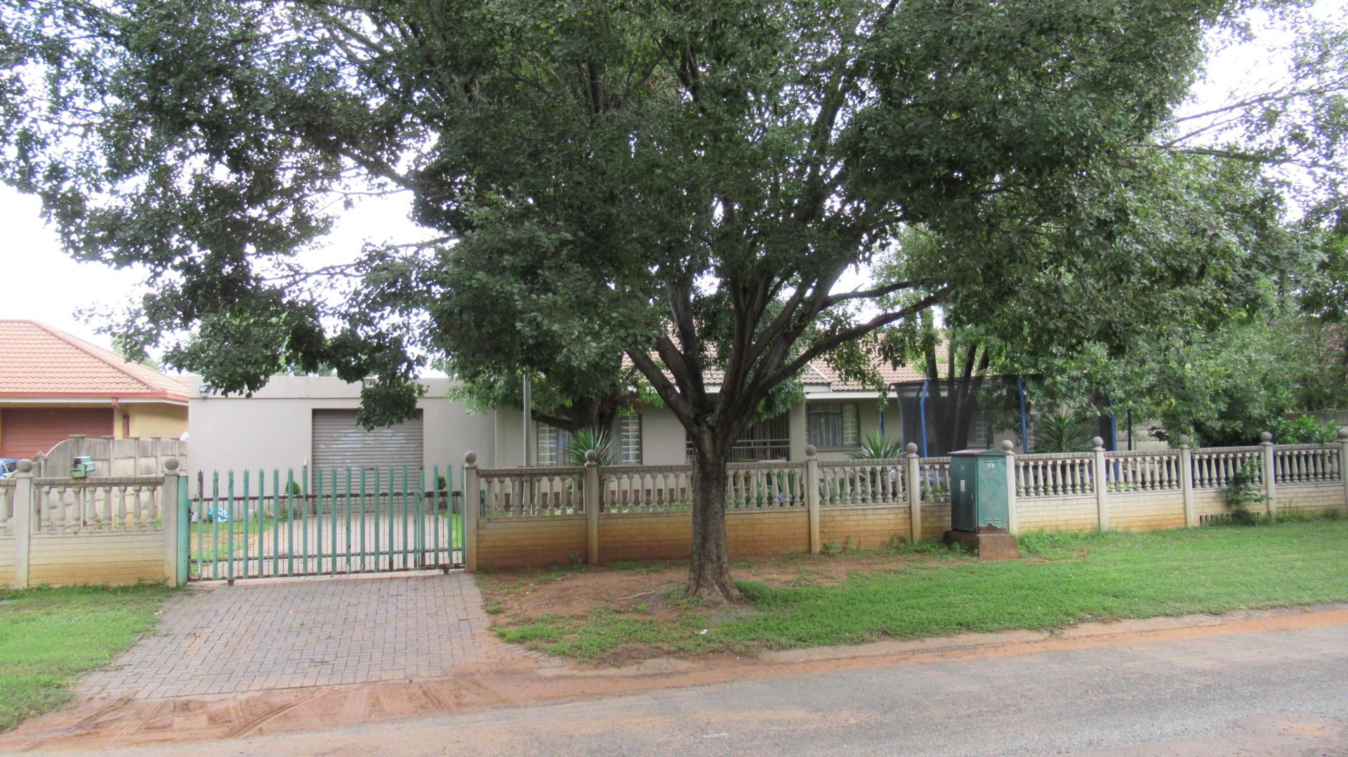 Front View of property in Vaalpark