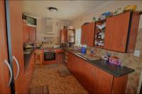 Kitchen - 28 square meters of property in Vaalpark