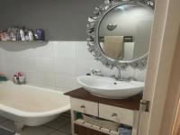 Bathroom 1 - 5 square meters of property in Clifton Park