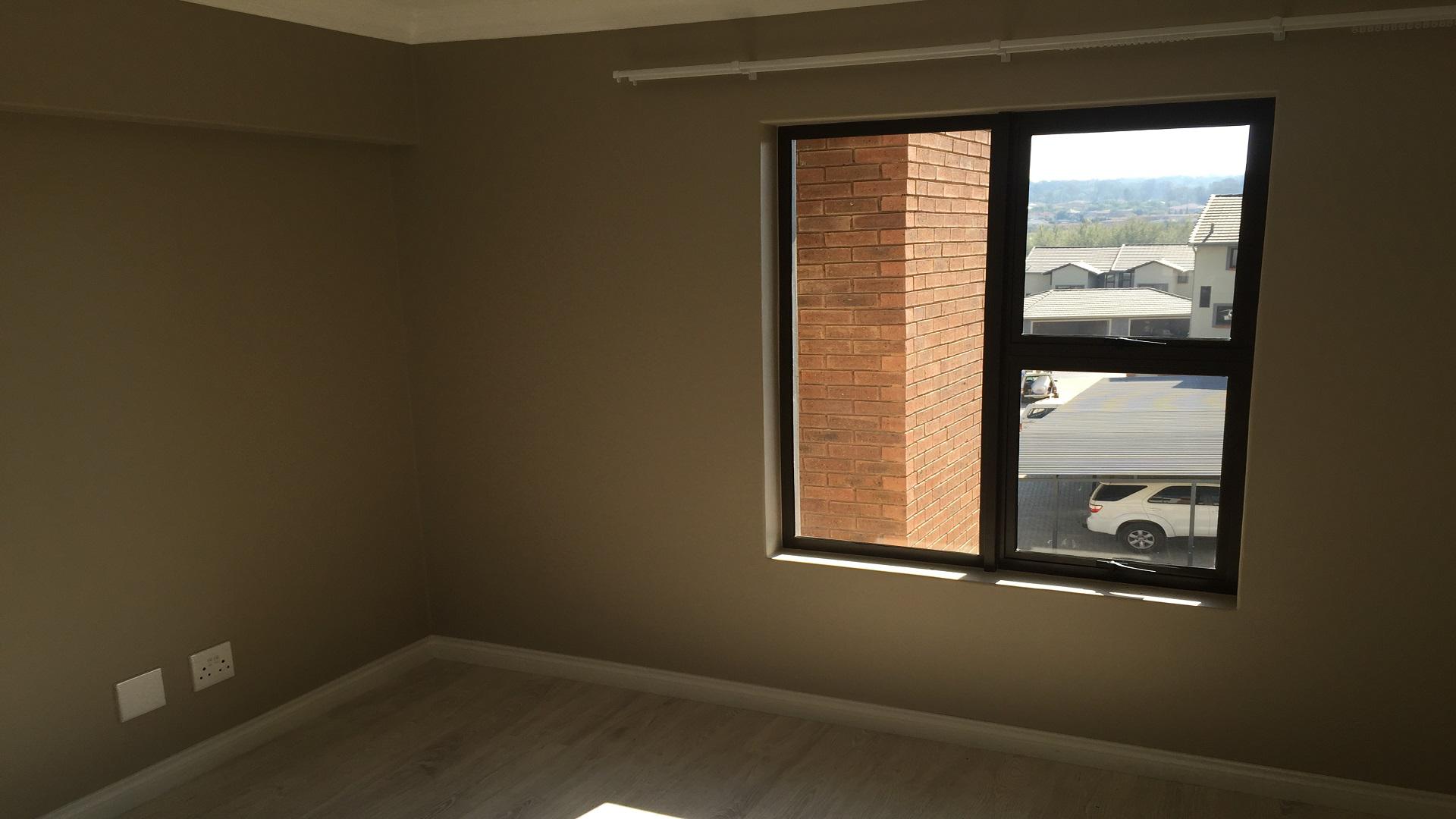 Bed Room 1 - 17 square meters of property in Kyalami Hills