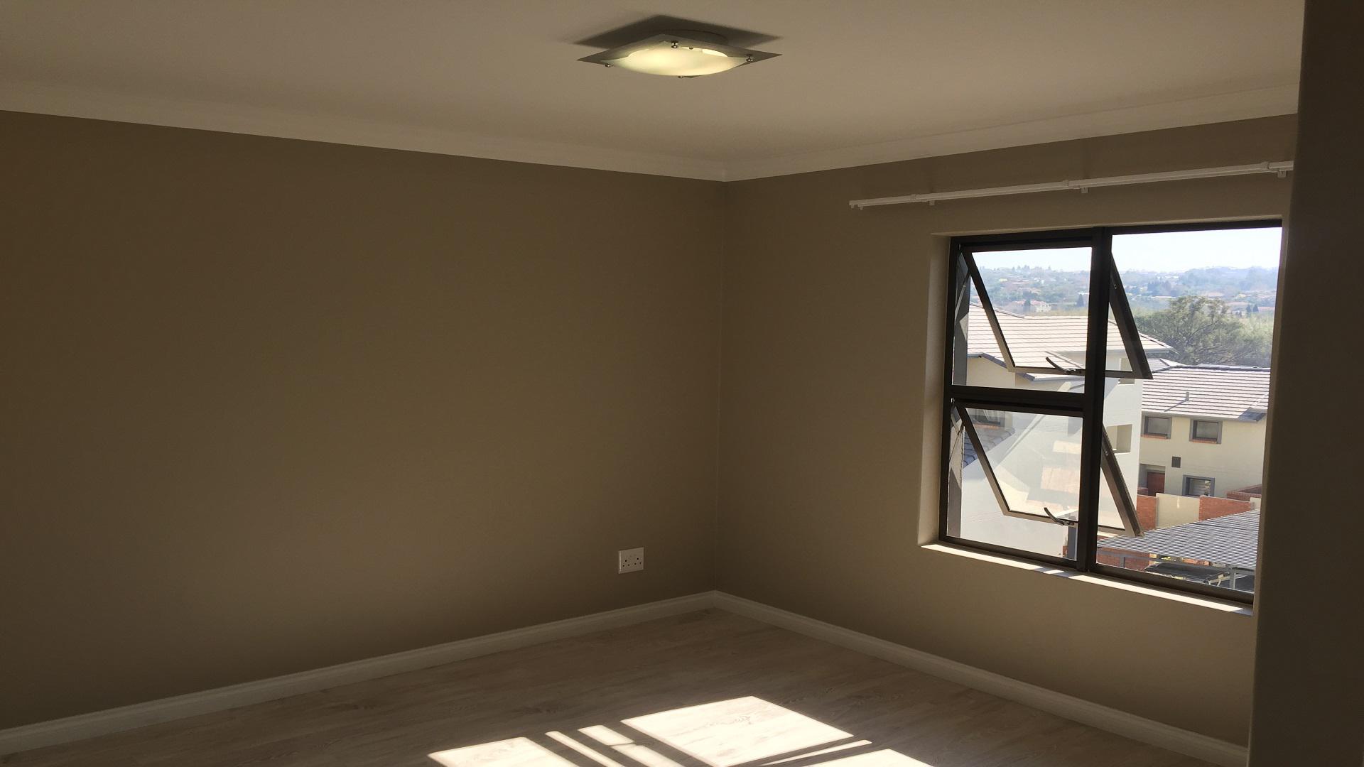 Bed Room 2 - 18 square meters of property in Kyalami Hills