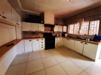 Kitchen - 32 square meters of property in Sasolburg