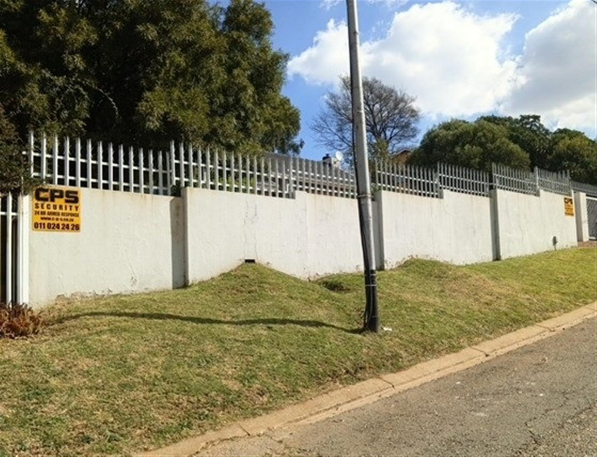 Front View of property in Mondeor