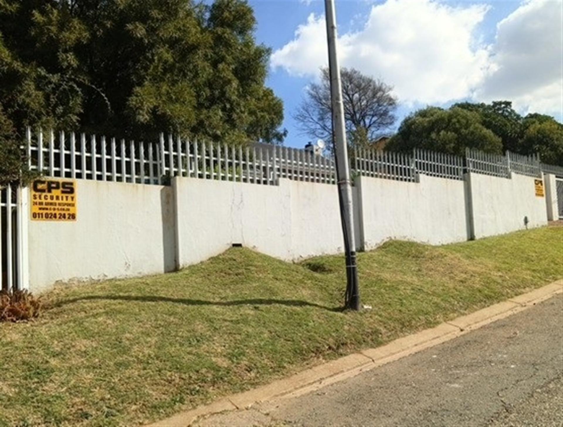 Front View of property in Mondeor