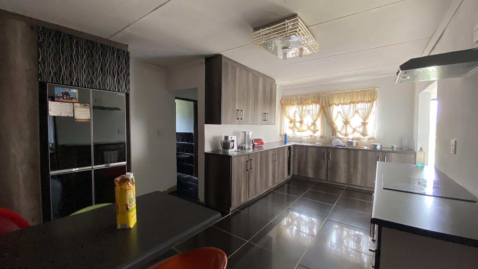 Kitchen - 30 square meters of property in The Balmoral Estates