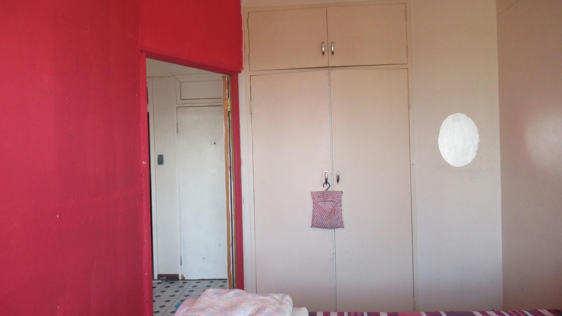 Main Bedroom - 12 square meters of property in Sunnyside