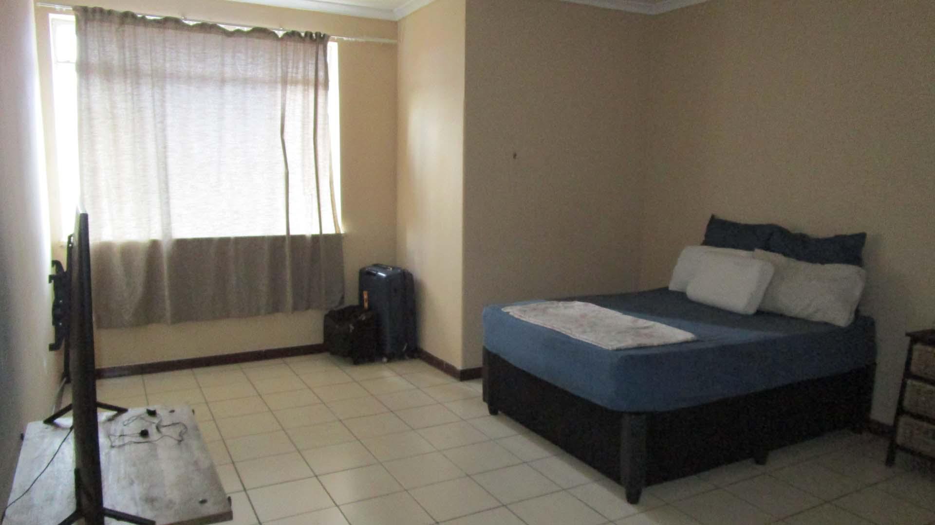 Main Bedroom - 28 square meters of property in Westridge