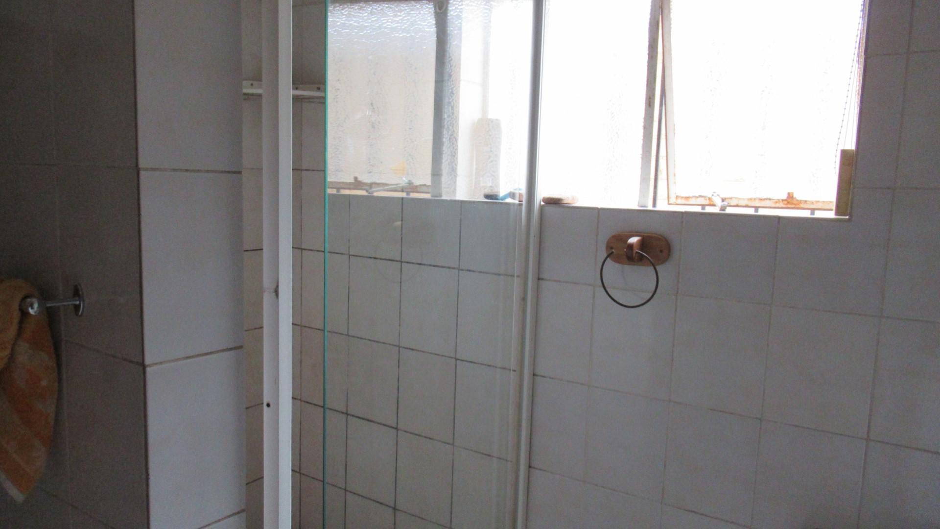Bathroom 3+ - 14 square meters of property in Boksburg