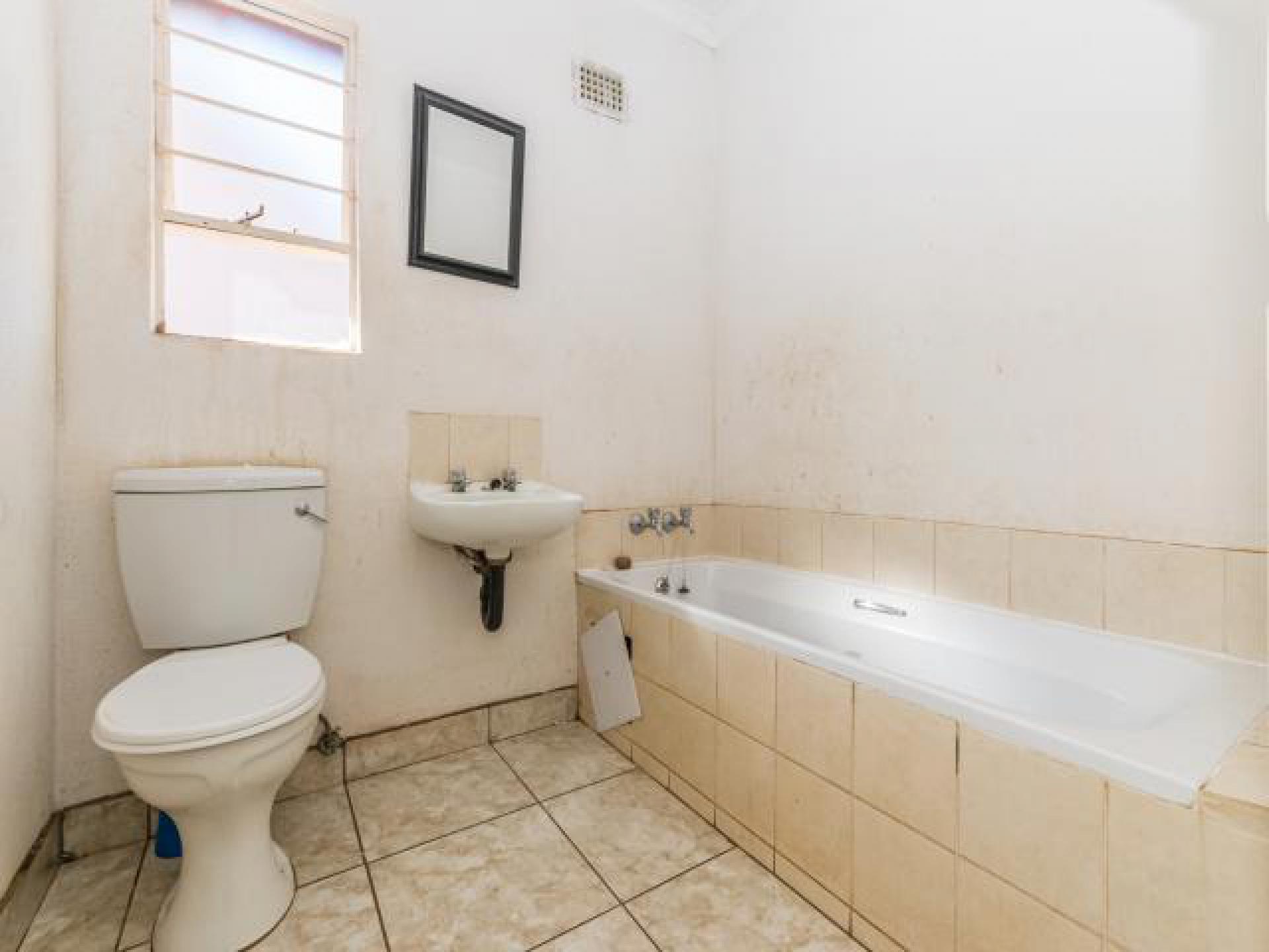 Bathroom 1 of property in Randfontein