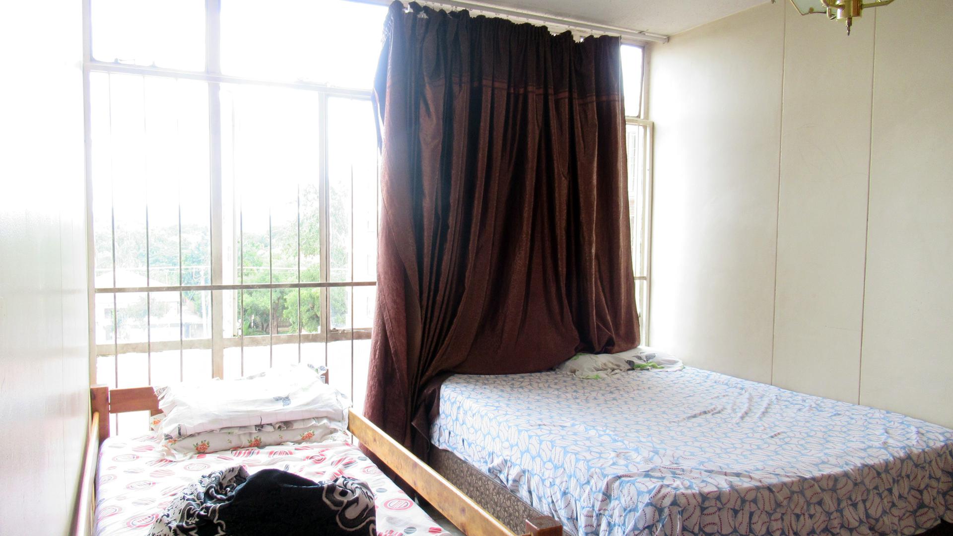 Bed Room 1 - 14 square meters of property in Pretoria West