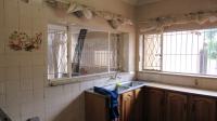 Kitchen - 25 square meters of property in Cresslawn