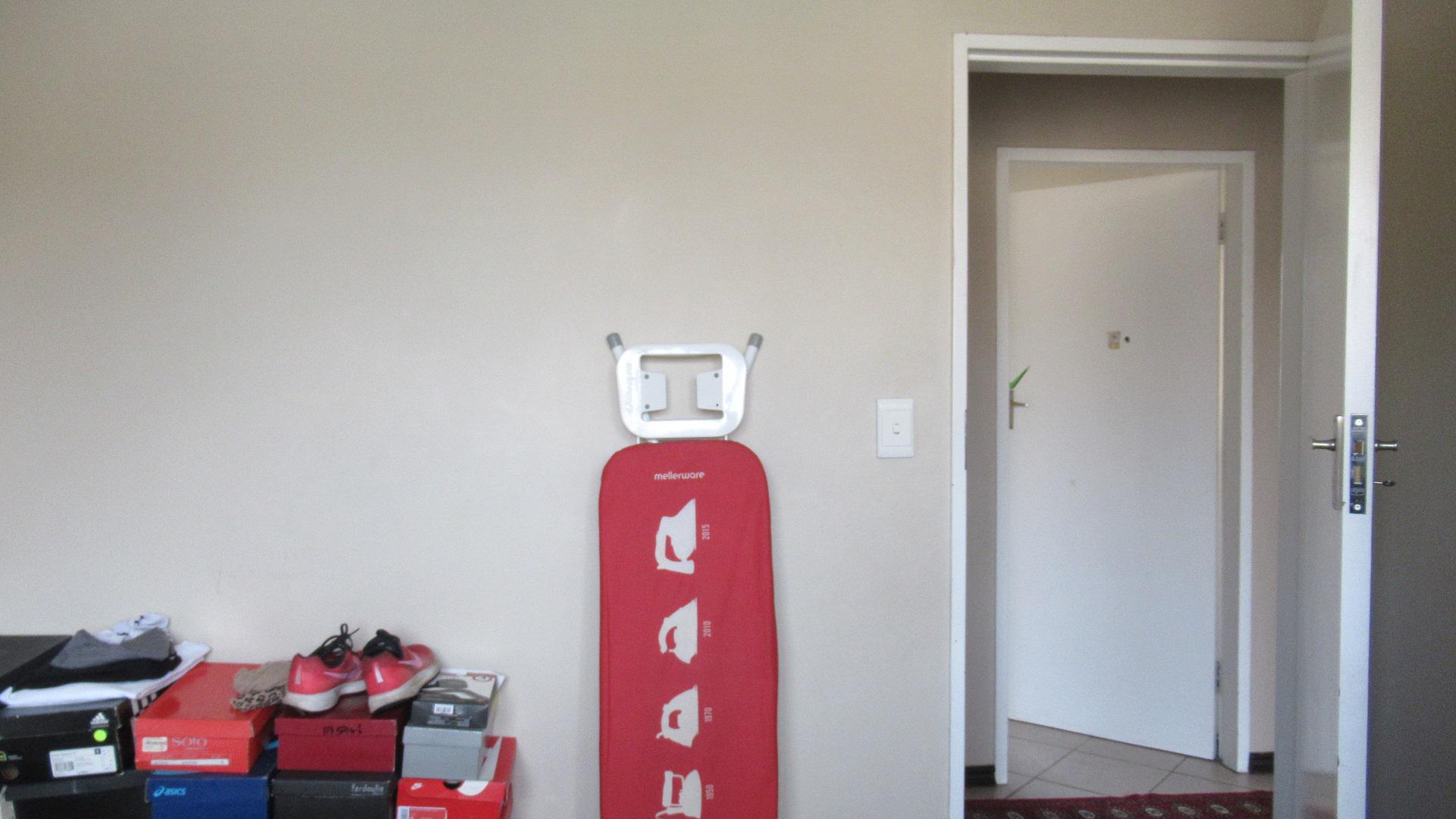 Bed Room 1 - 10 square meters of property in Carlswald