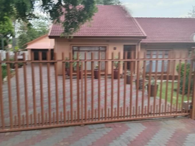 3 Bedroom House to Rent in Safarituine - Property to rent - MR432231