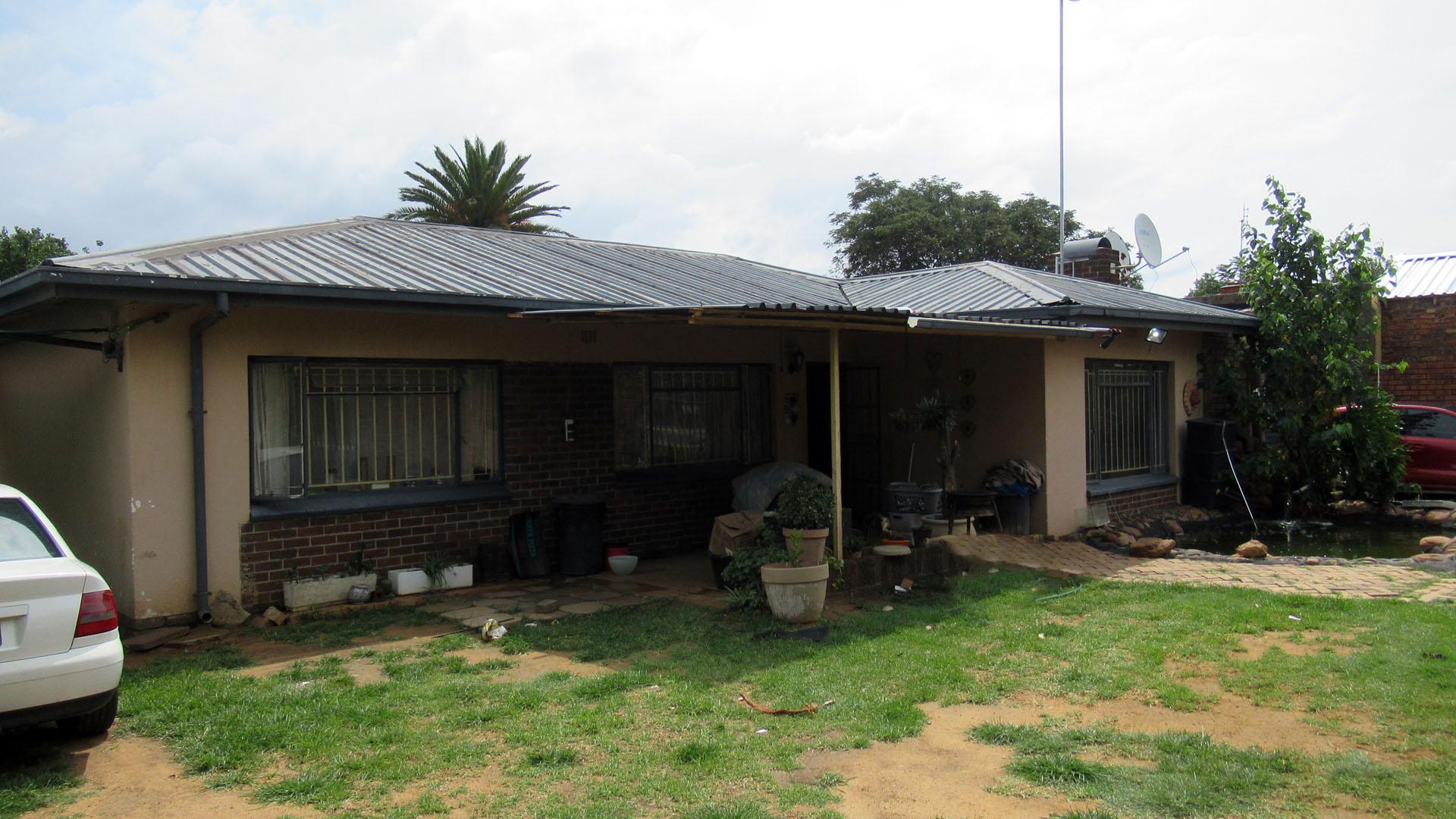 Front View of property in Emalahleni (Witbank) 