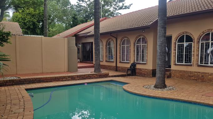 6 Bedroom House for Sale For Sale in Rooihuiskraal - MR432318