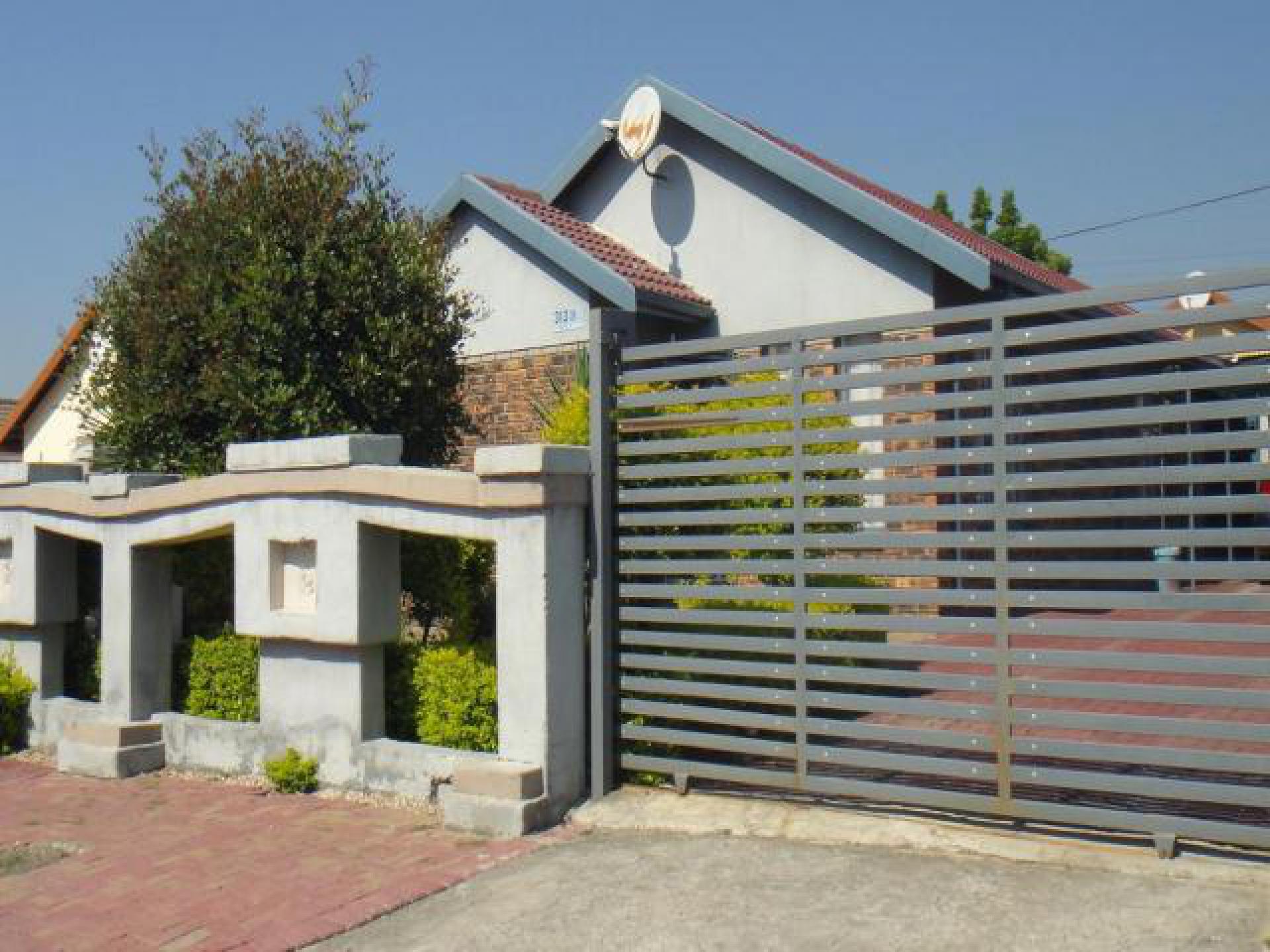 Front View of property in Boitekong