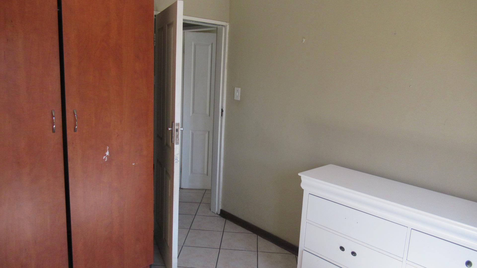 Bed Room 1 - 13 square meters of property in Dalpark