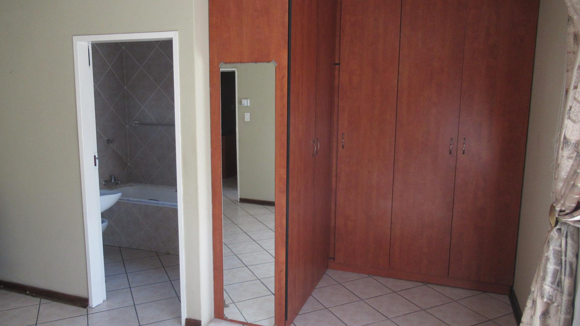 Main Bedroom - 22 square meters of property in Dalpark