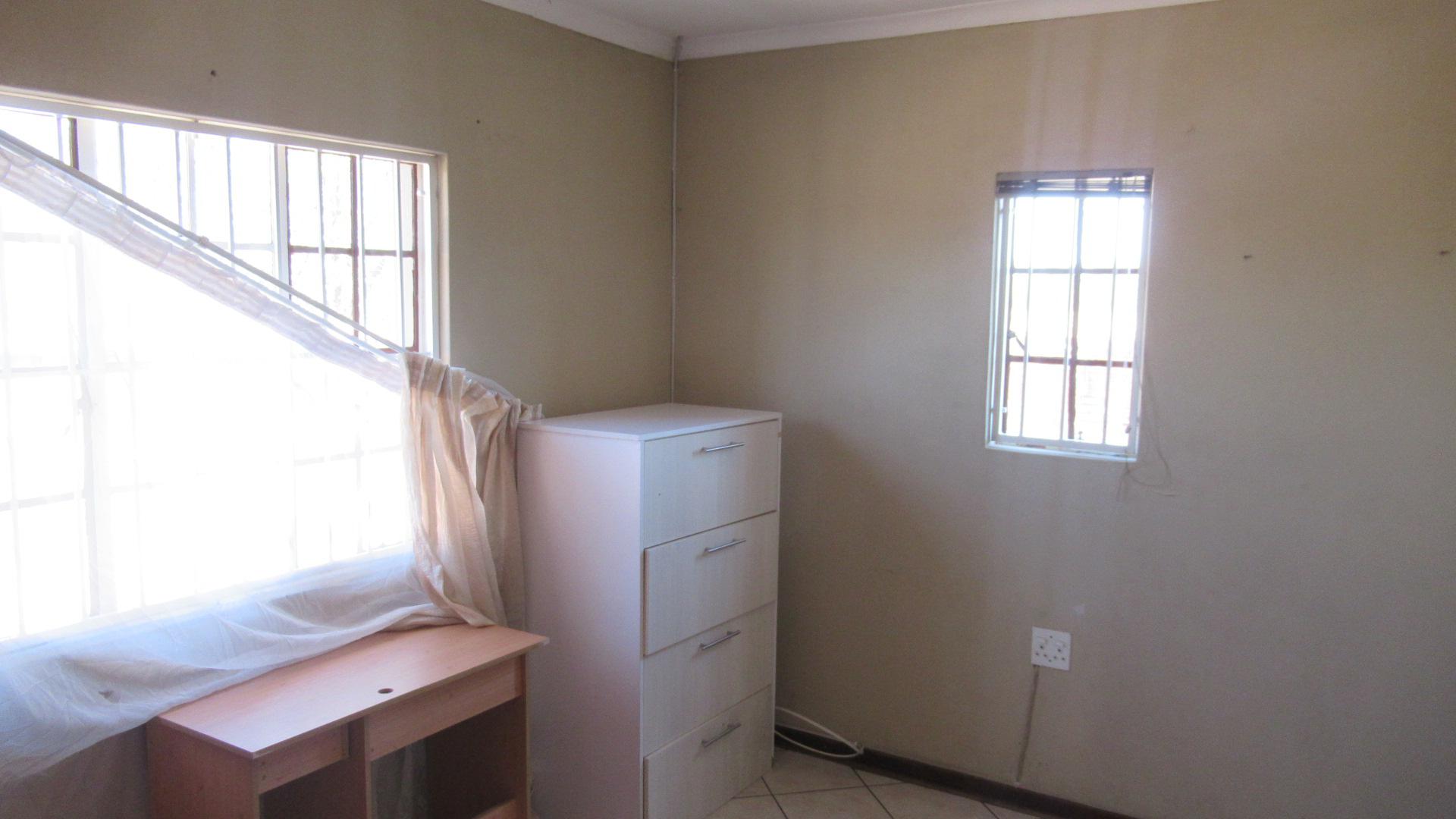 Bed Room 2 - 15 square meters of property in Dalpark