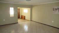 Lounges - 33 square meters of property in Dalpark