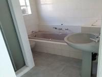 Main Bathroom - 6 square meters of property in Die Heuwel
