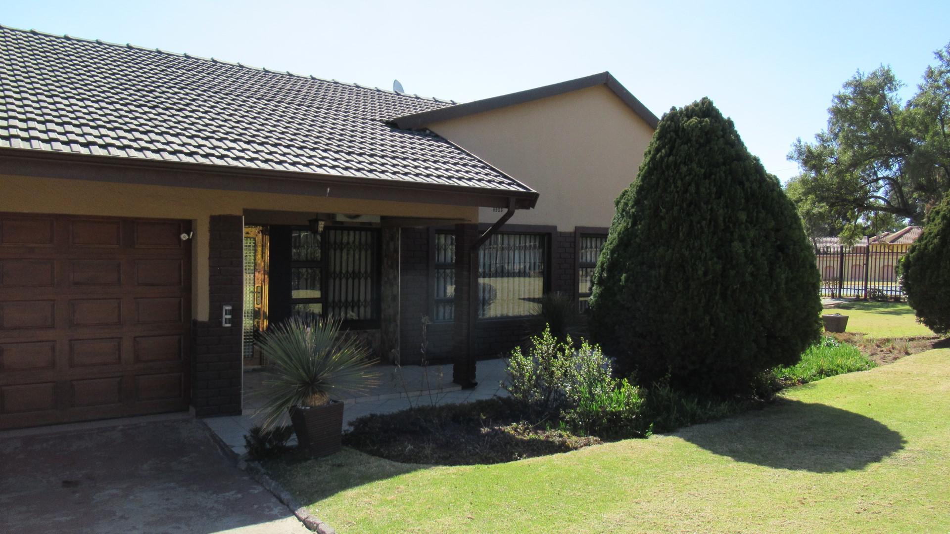 Front View of property in Norkem park