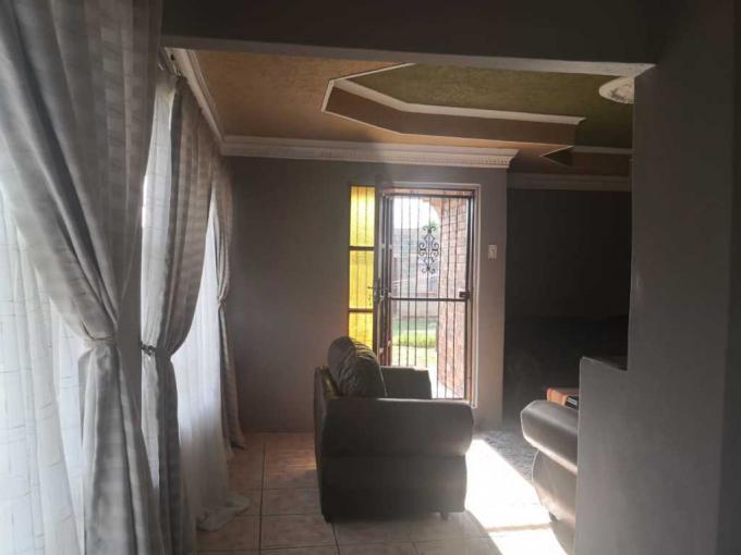 4 Bedroom House for Sale For Sale in Madadeni MR433820 M