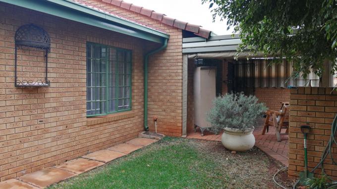 2 Bedroom Retirement Home for Sale For Sale in Menlyn - Private Sale - MR433953