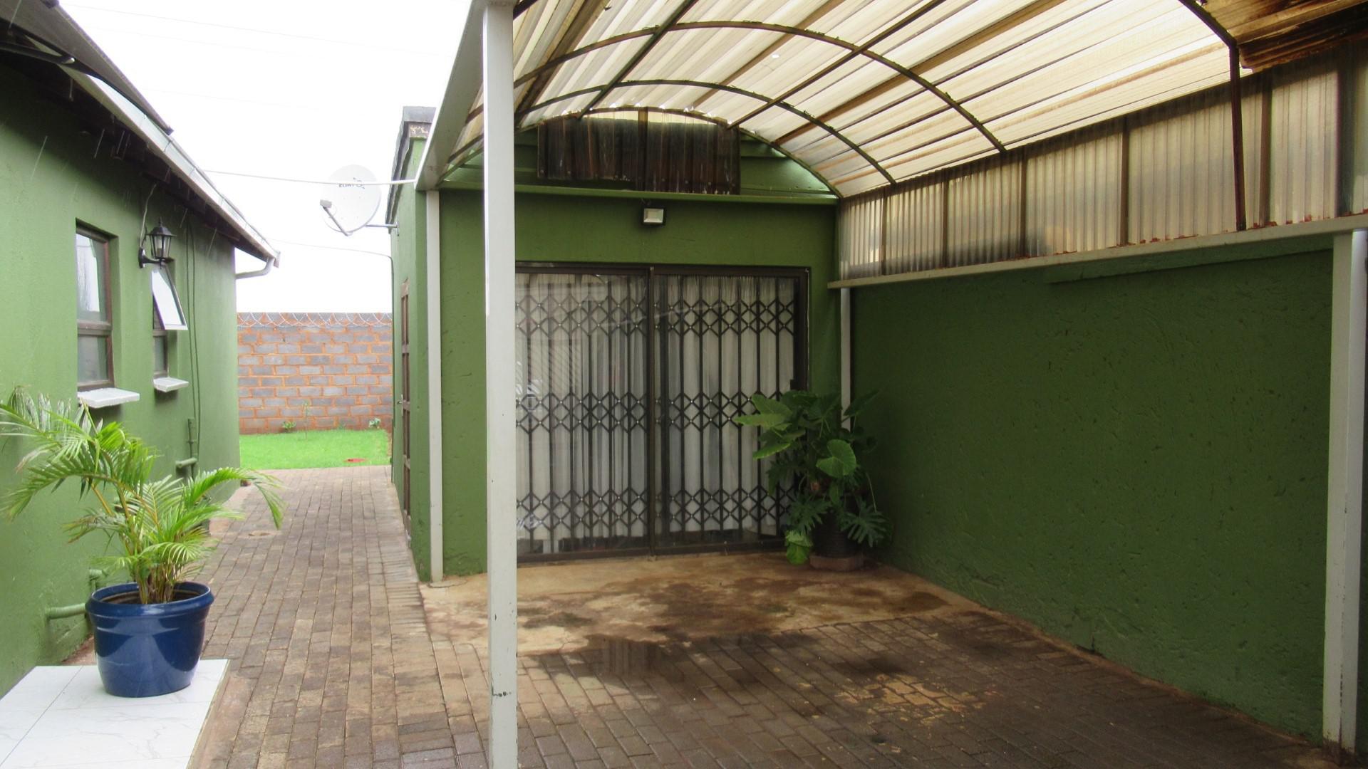 Front View of property in Protea Glen