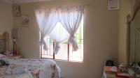 Main Bedroom - 17 square meters of property in Tlhabane West