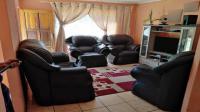 Lounges - 18 square meters of property in Tlhabane West