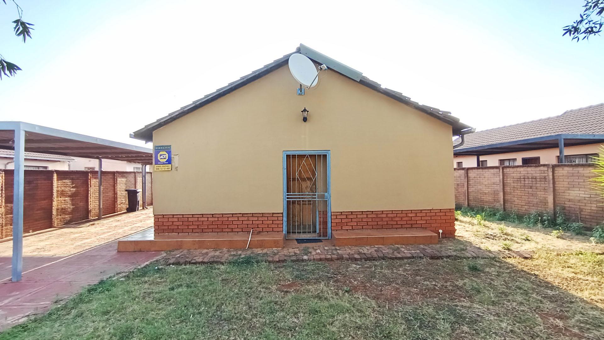 Front View of property in The Orchards