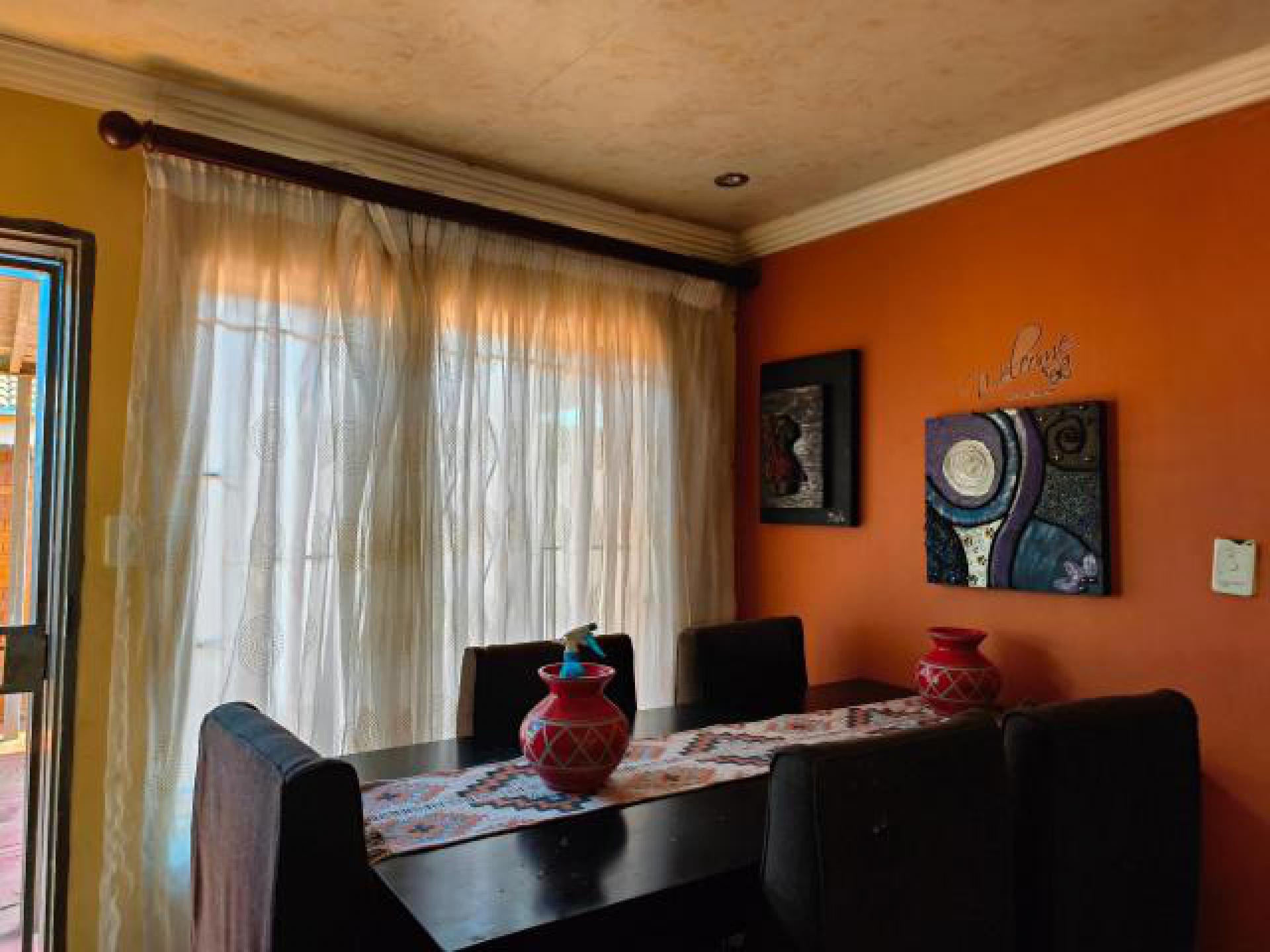 Dining Room - 10 square meters of property in The Orchards