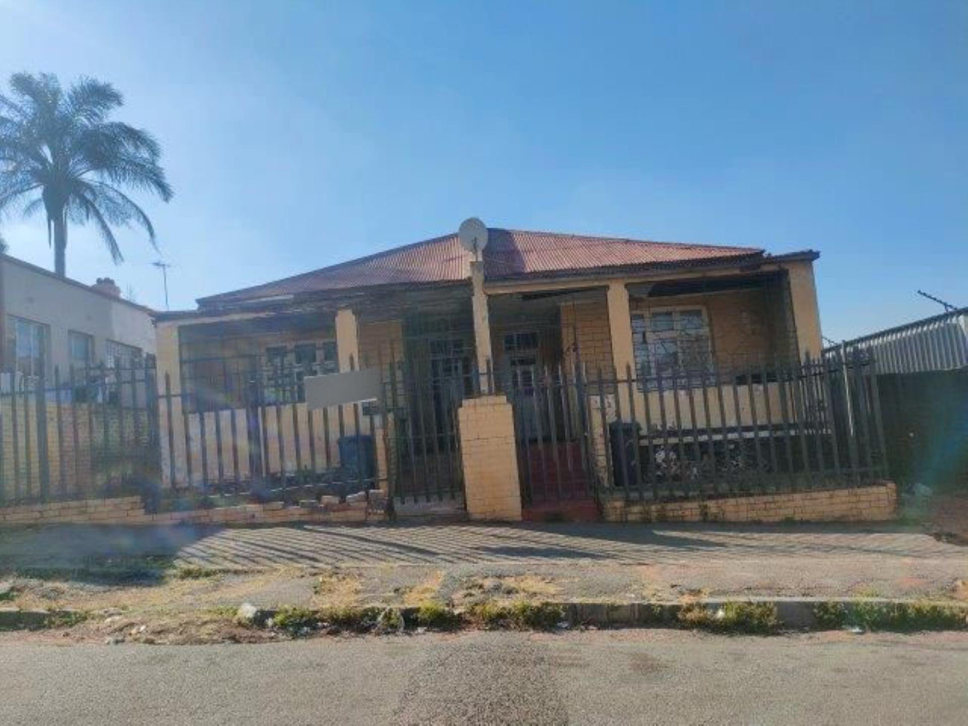 Front View of property in Johannesburg Central