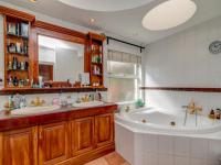 Main Bathroom of property in Dainfern