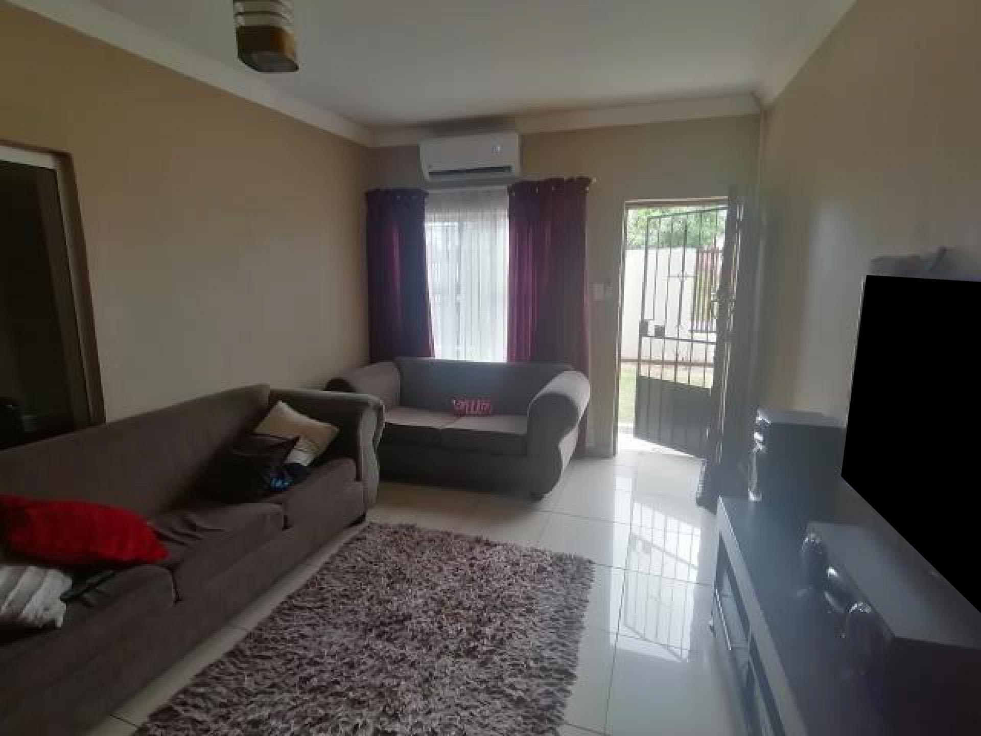 Lounges of property in Tekwane South