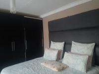 Main Bedroom of property in Tekwane South