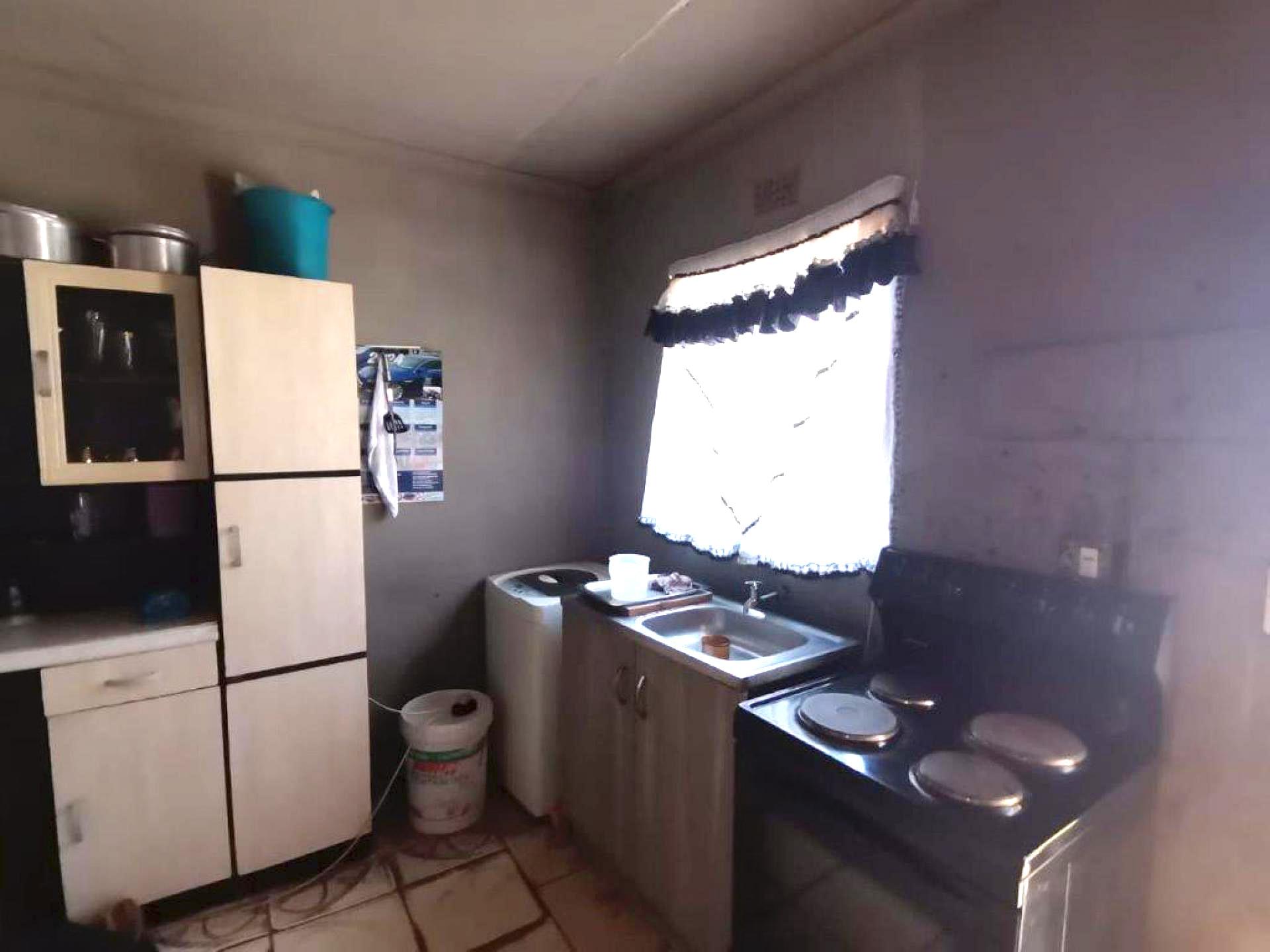 Kitchen of property in Bluegum View