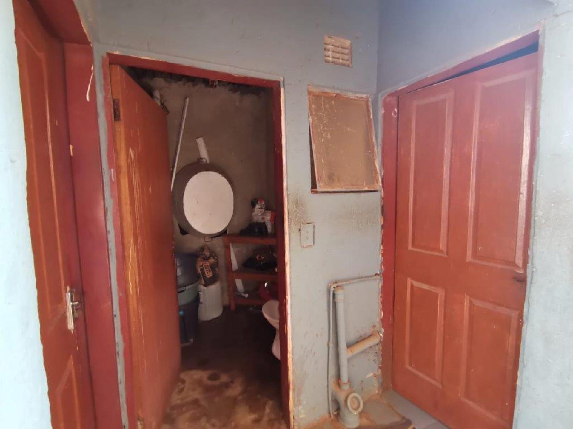 Bathroom 1 of property in Bluegum View