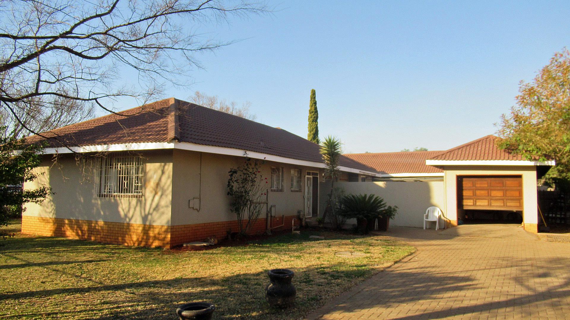 Front View of property in Vaalpark