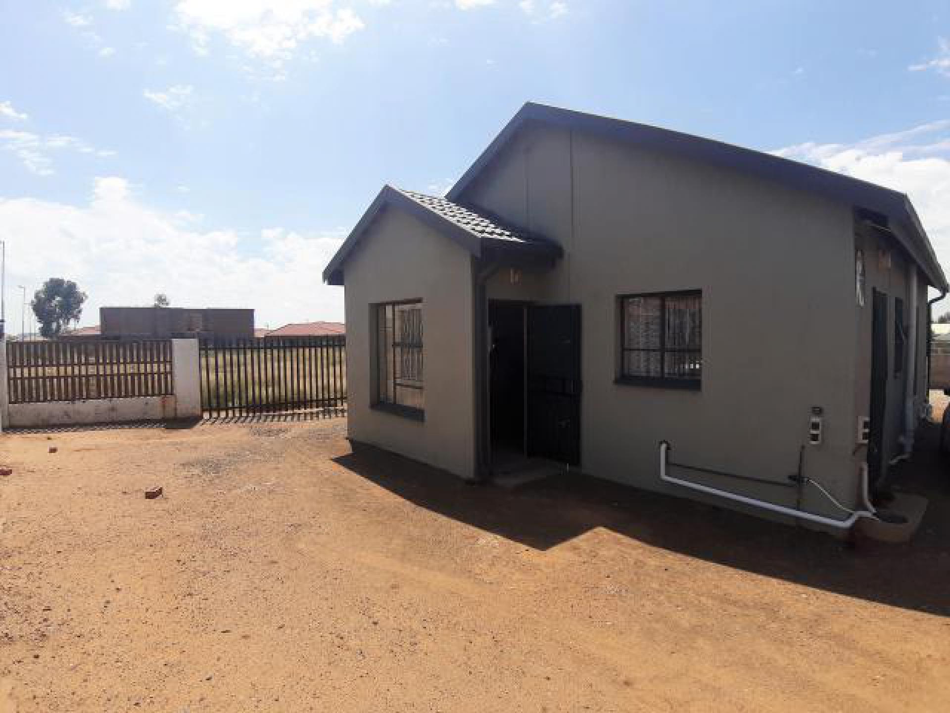 Front View of property in Vista Park