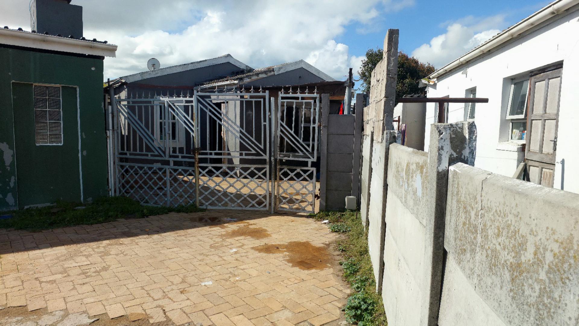 Front View of property in Joe Slovo Park
